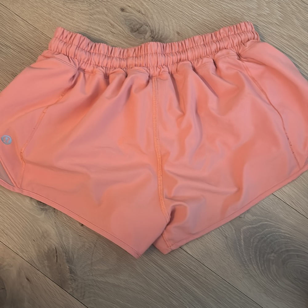 Soft orange-pink lululemon hotty hots size 4 - Picture 2 of 3